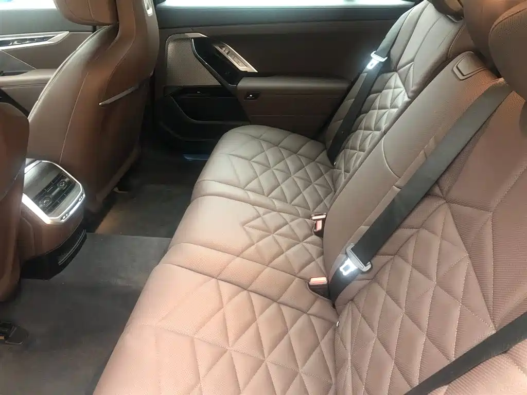 BMW 7 Series 2023 Model 735Li M Sport Package фото 9