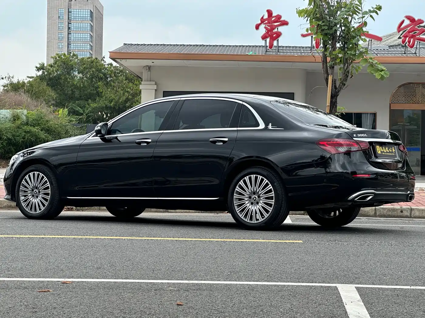 Mercedes-Benz E-Class 2023 E 300 L Fashion фото 6