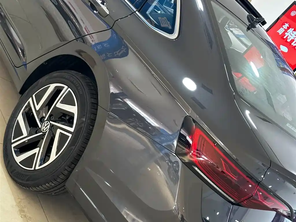 Photo 24 - Volkswagen Sagitar