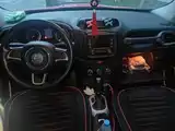 Photo 12 - Jeep Renegade