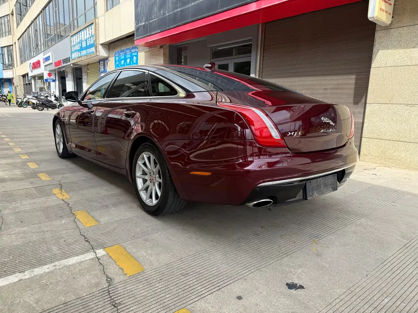 2018 Jaguar XJ