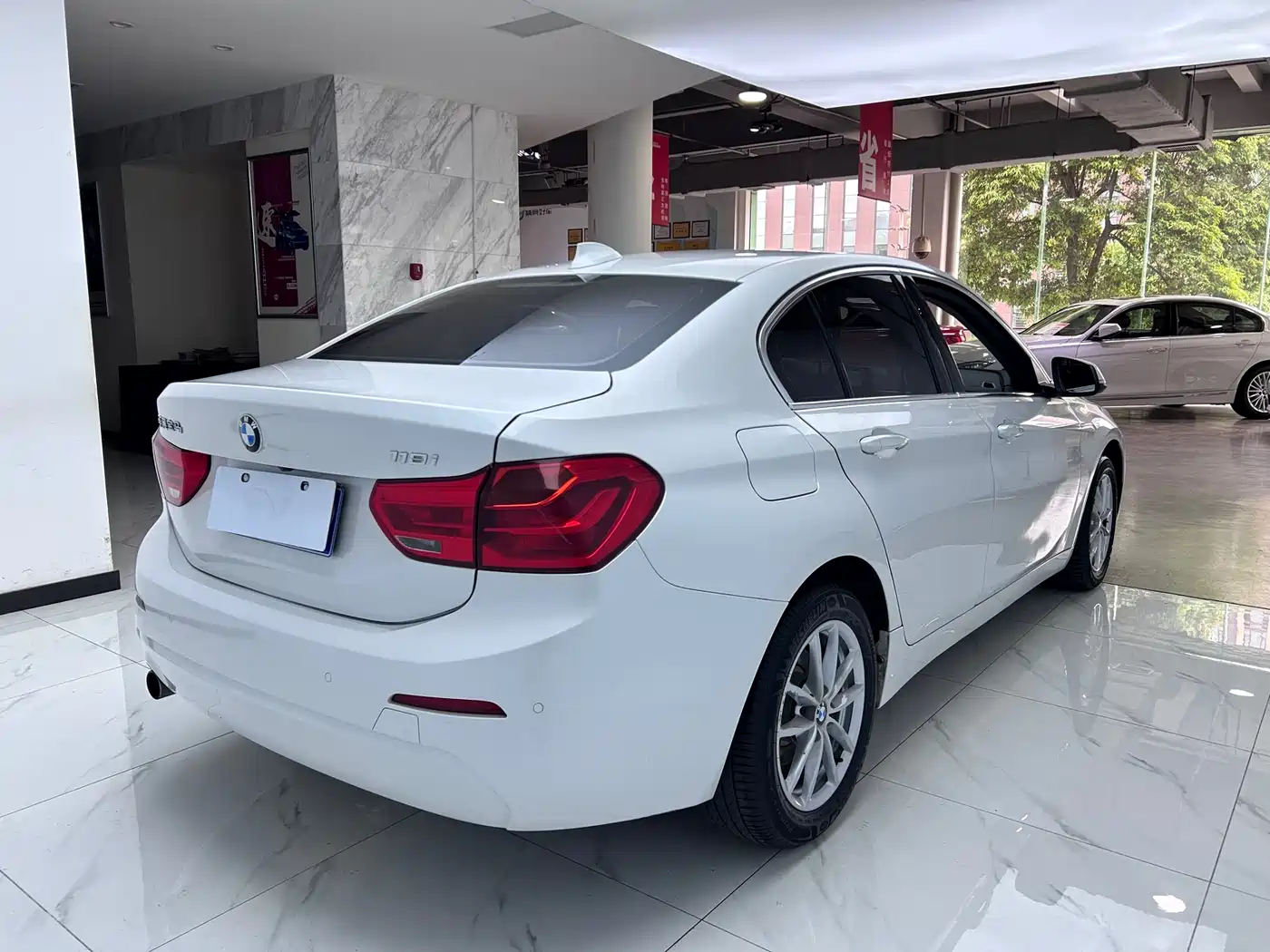 BMW 1 Series 2018 118i Fashion Edition фото 7