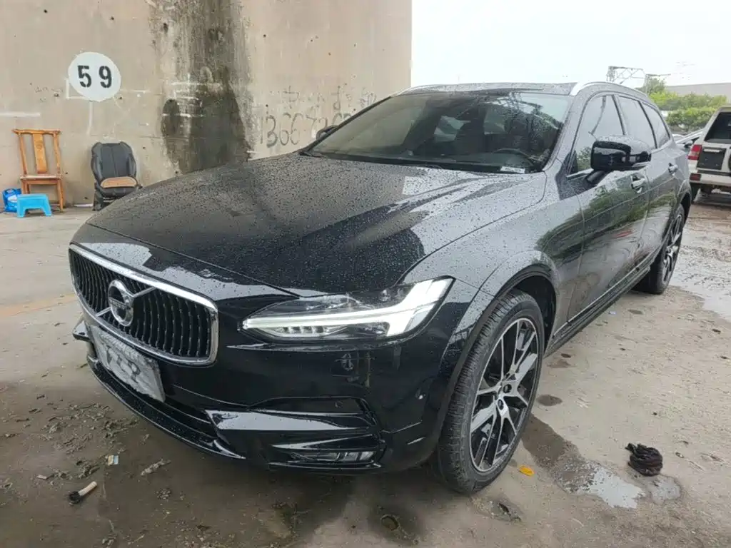 Фото 1 - Volvo V90
