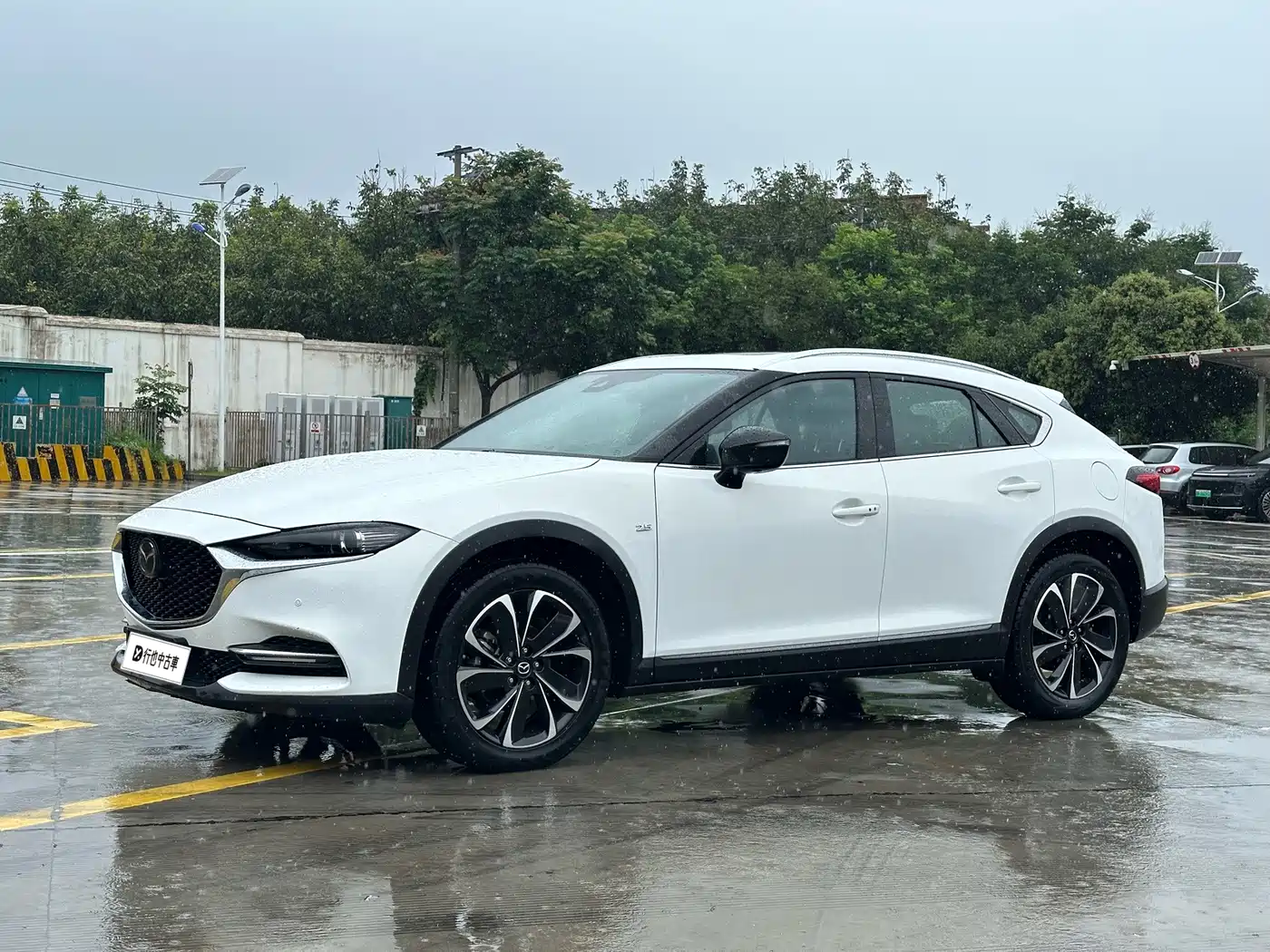 Photo 1 - Mazda CX-4