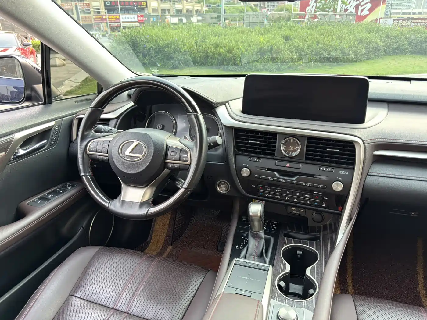 Фото 26 - Lexus RX