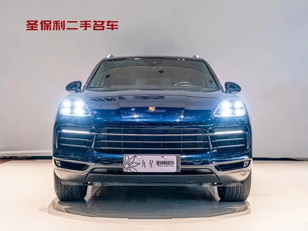 Photo 2 - Porsche Cayenne New Energy