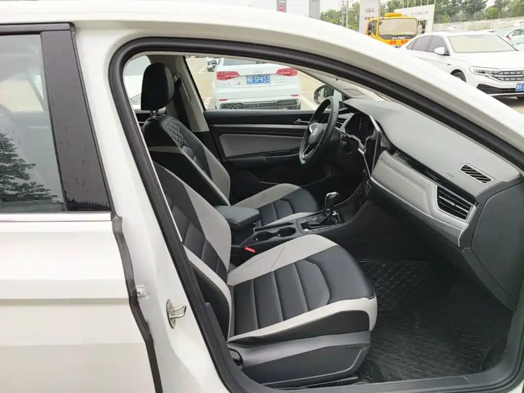 Volkswagen Bora 2024 2023 300TSI DSG Premium Edition