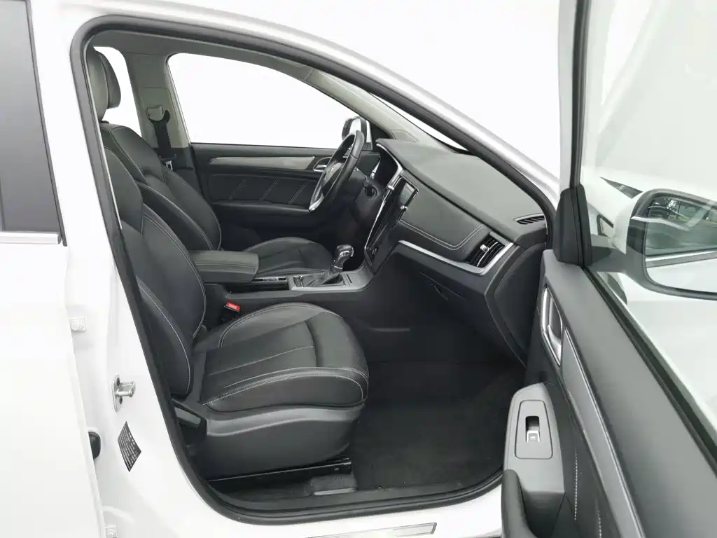 Фото 23 - Roewe RX5