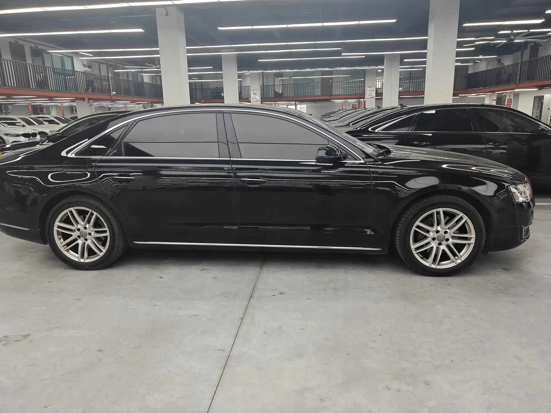 Photo 4 - Audi A8