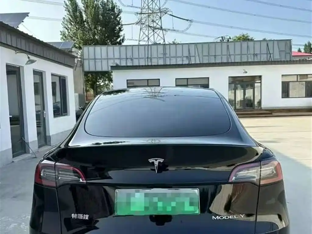 TESLA MODEL Y