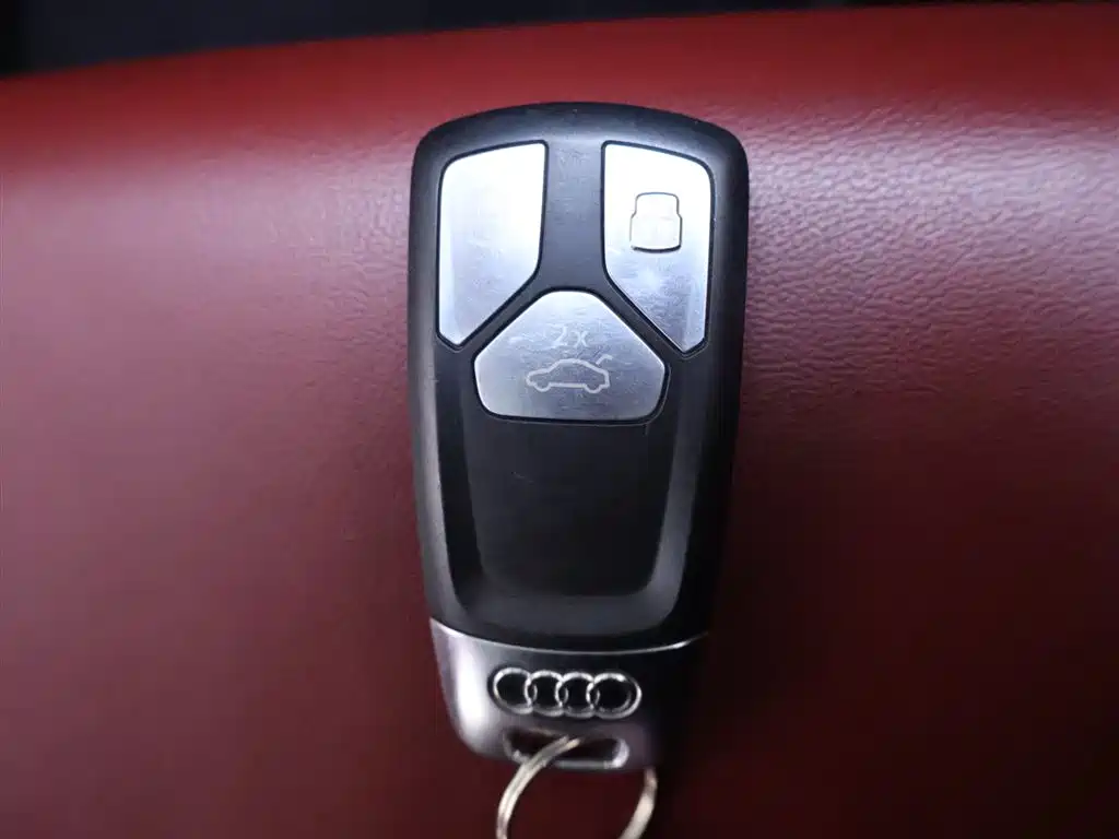 Audi Q5L 2024 Model 40 TFSI Luxury Dynamic фото 25