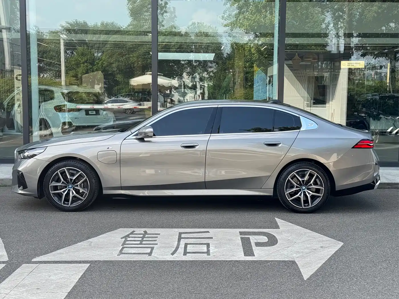 BMW i5 2024 2024 eDrive 35L Premium Model M Sport Package