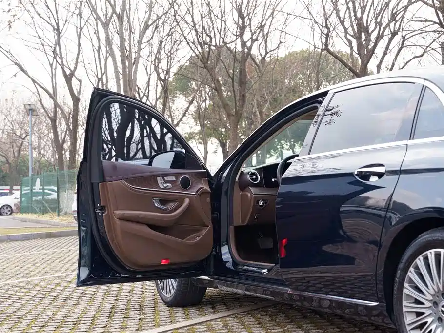 Mercedes-Benz E-Class 2023 E 300 L Fashion фото 8