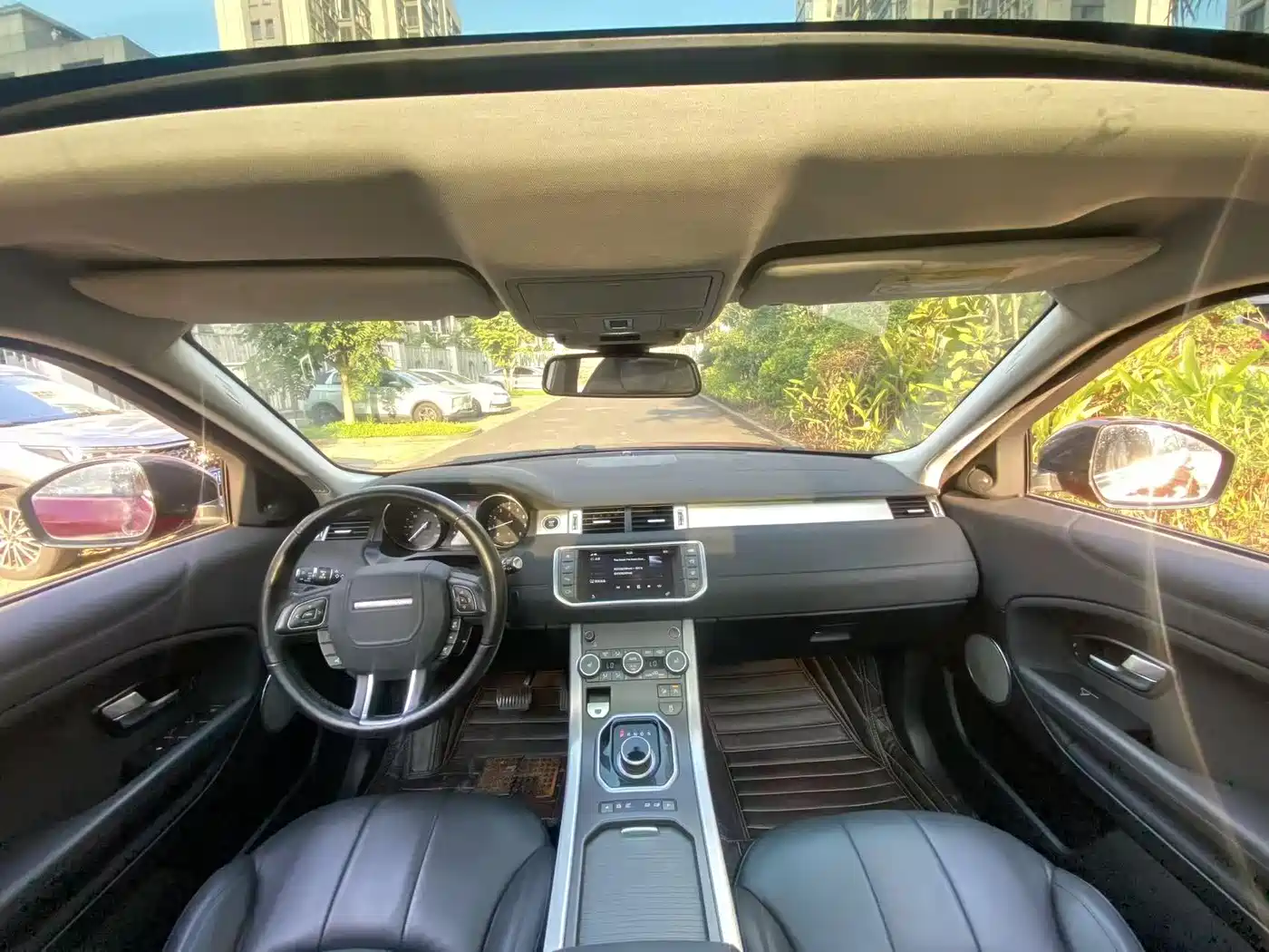 Land Rover Range Rover Evoque 2017 2.0T British Style Edition фото 4