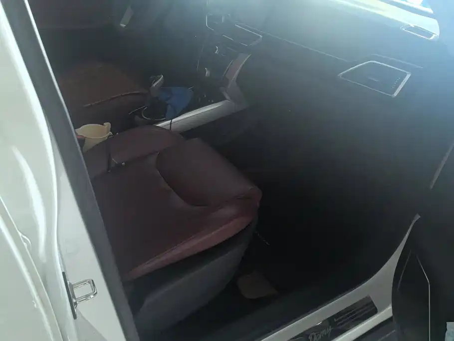 Zotye Damai X5 2016 2017 Upgrade 1.5T CVT Magistrate