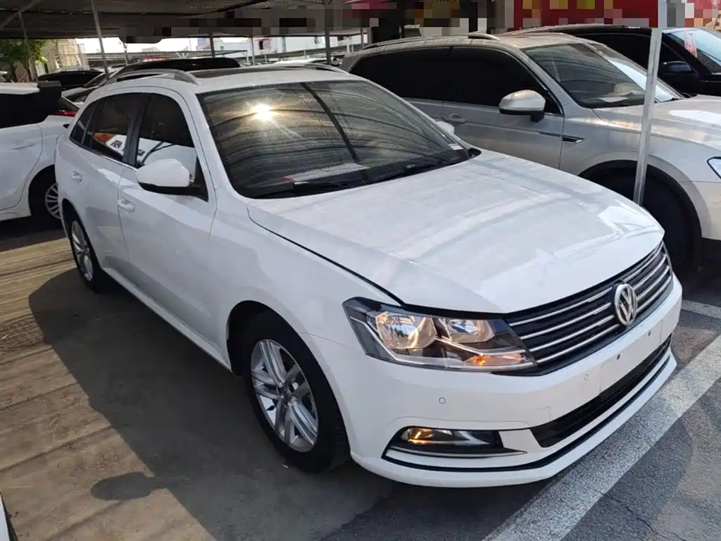 Volkswagen Lavida Tour 2015 1.6L Automatic Comfort Edition фото 4