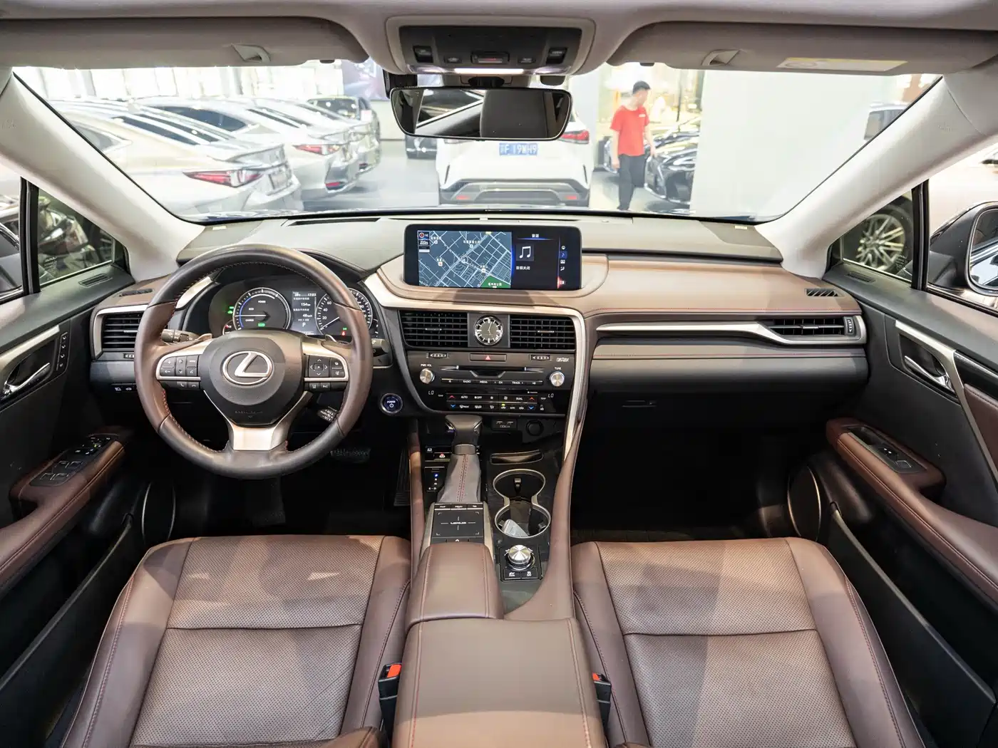 Фото 13 - Lexus RX
