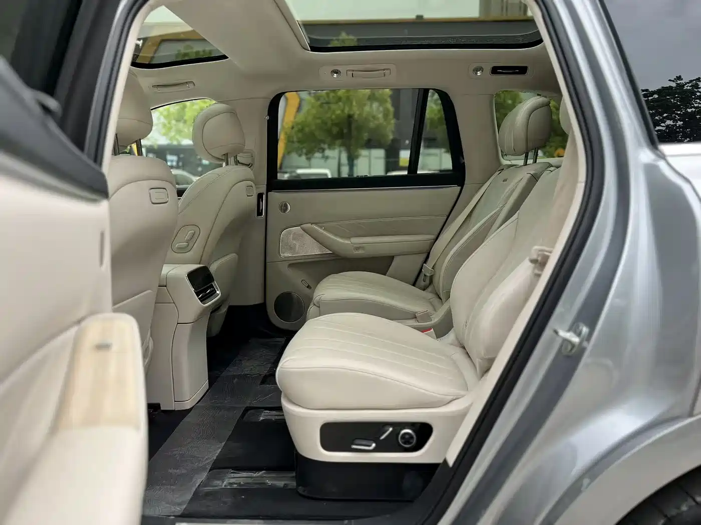 AITO Wenjie AITO M8 2025 Model Extended Range Max+ Edition 53.4kWh 6-Seater фото 5