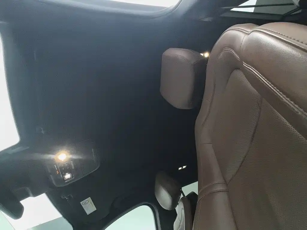 Photo 14 - Lincoln Aviator