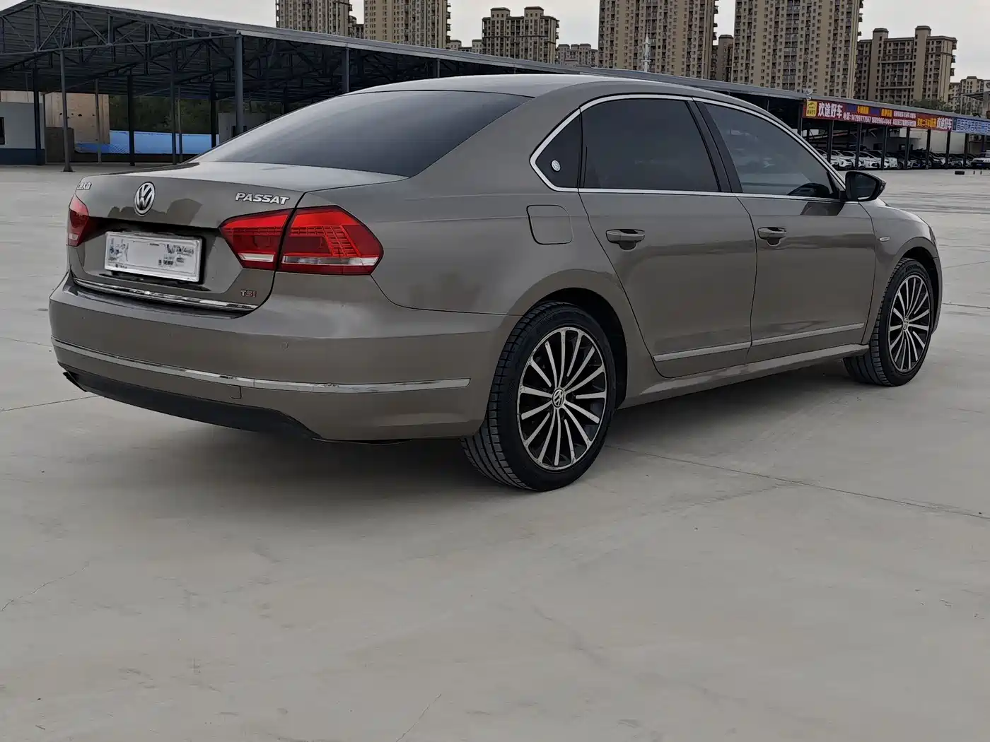 Volkswagen Passat 2015 1.8TSI Automatic Prestige Edition фото 7