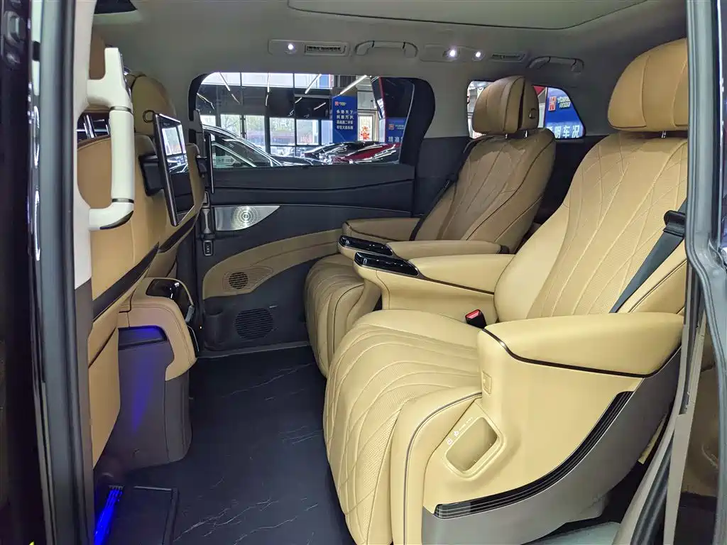 Denza D9 2022 DM-i 970 AWD Flagship фото 11