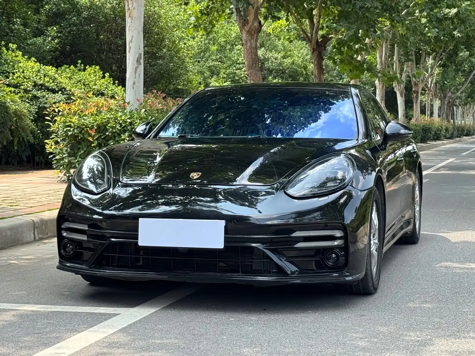 صورة 2 - Porsche Panamera