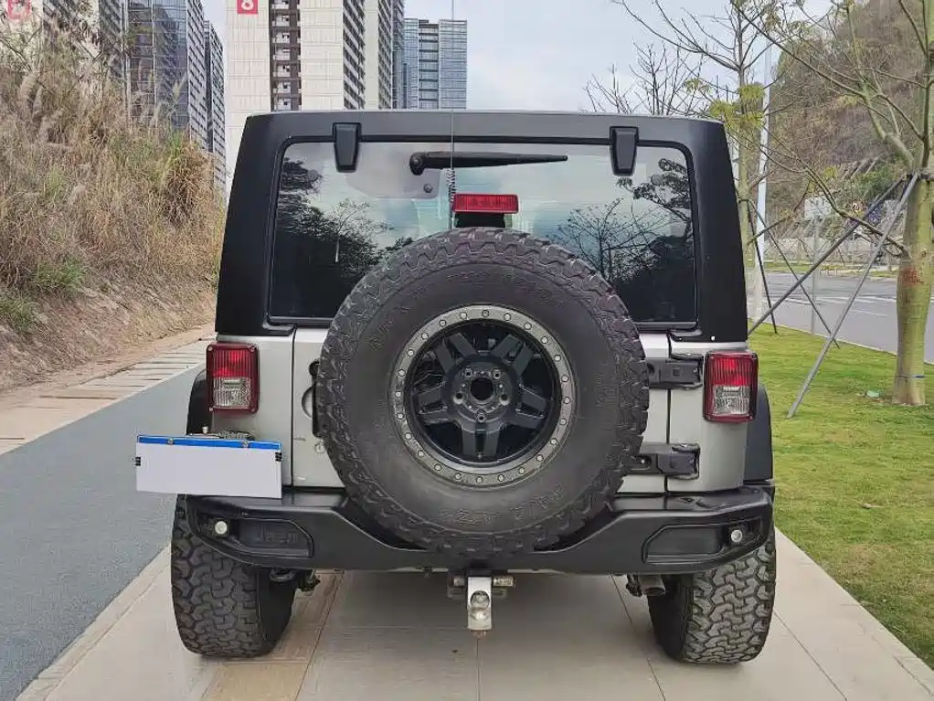 Photo 5 - Jeep Wrangler