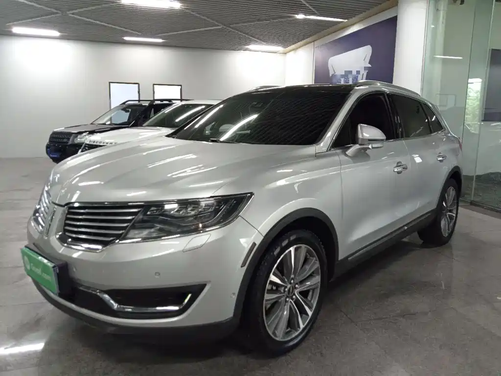 Photo 2 - Lincoln MKX