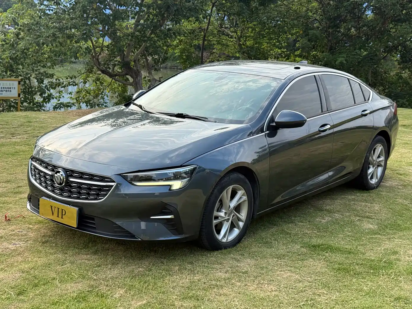 Photo 1 - Buick Regal
