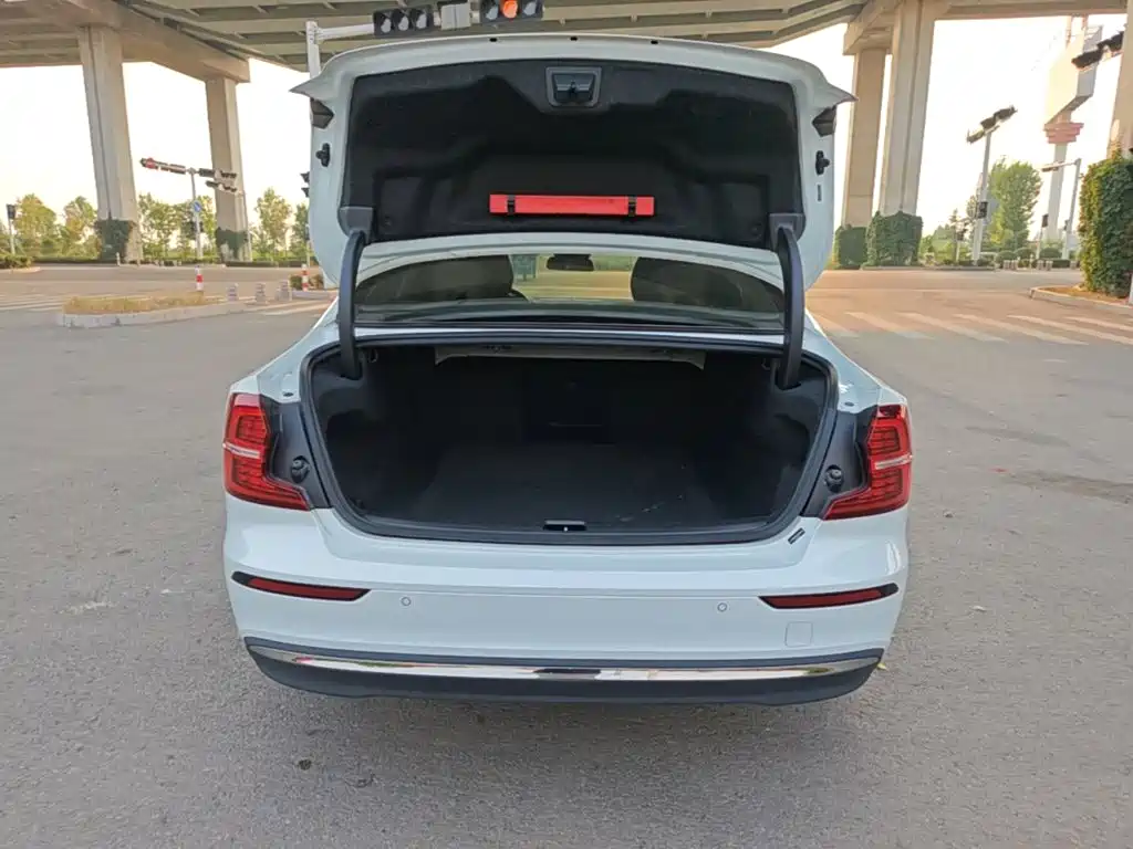 Volvo S60 2025 2025 B4 Smart Luxury Edition
