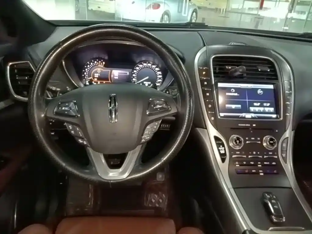 Photo 11 - Lincoln MKX