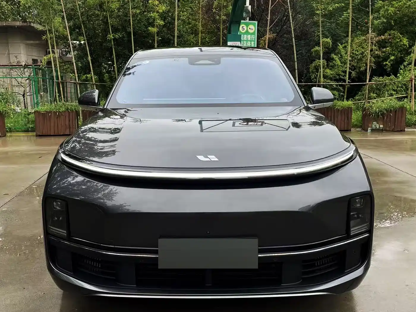 Photo 2 - Li Auto Li L8