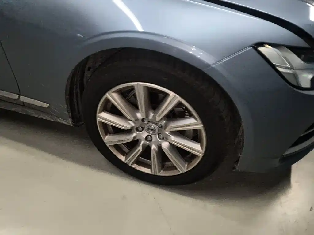Photo 25 - Volvo S90