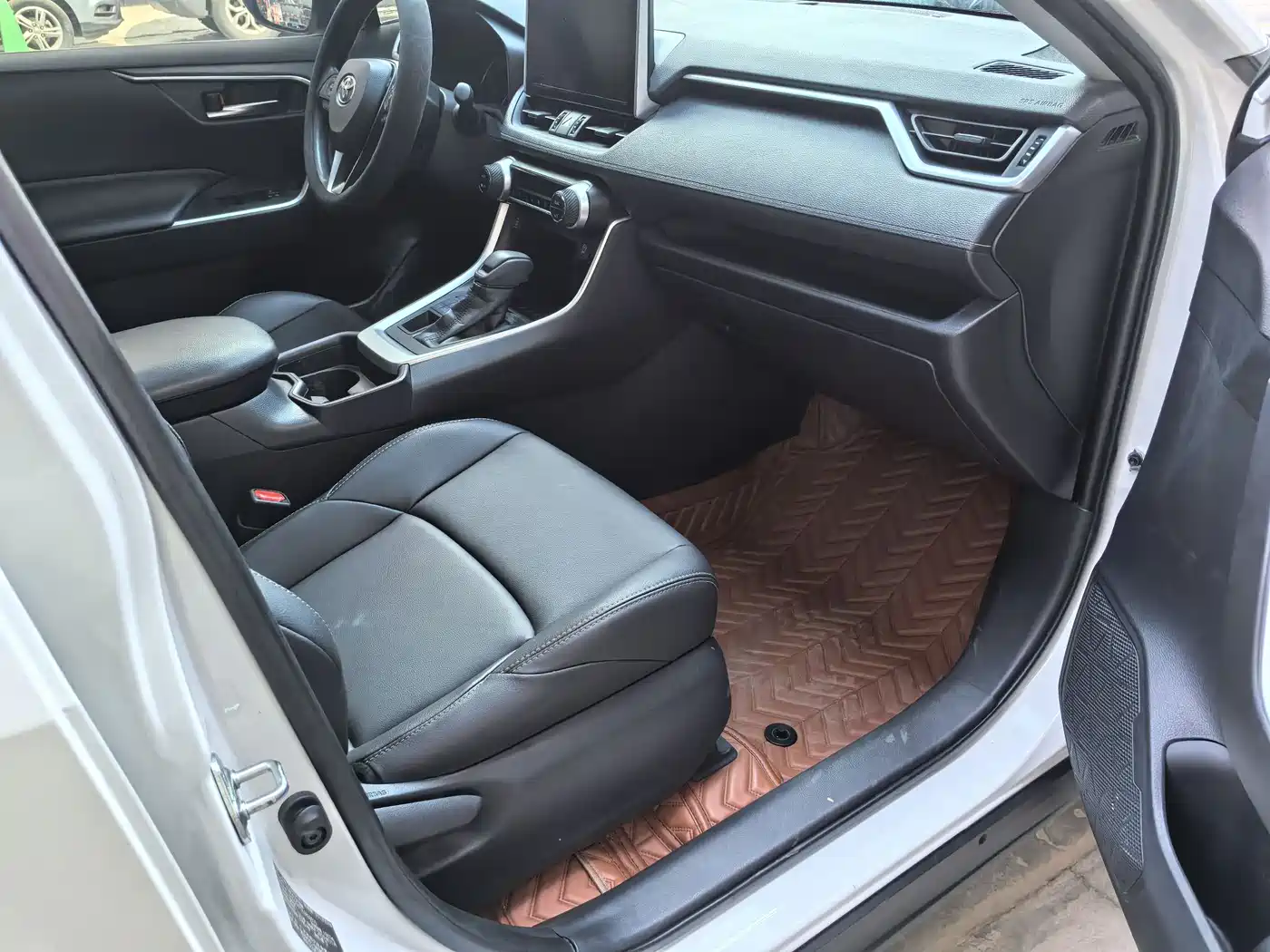 Toyota Wildlander 2020 2.0L CVT AWD Luxury Edition фото 11