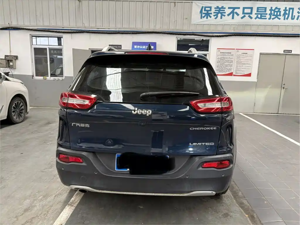 Jeep Cherokee 2020 2020 2.0L 2WD Classic Sport Edition