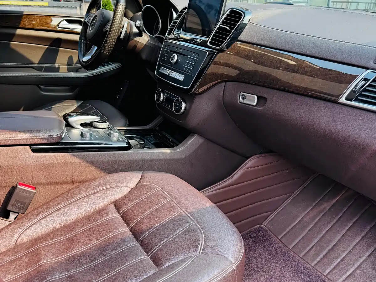 Mercedes-Benz GLS 2018 GLS 400 4MATIC Luxury фото 5
