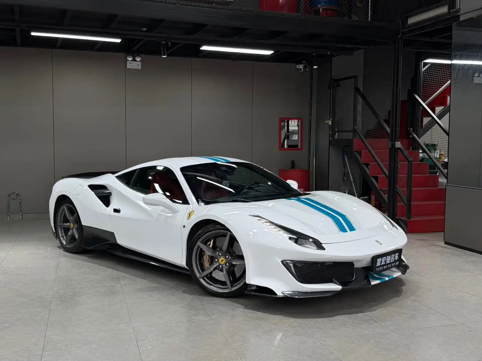Фото 3 - Ferrari 488