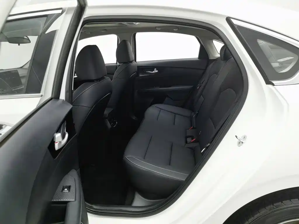 Photo 15 - Kia K3