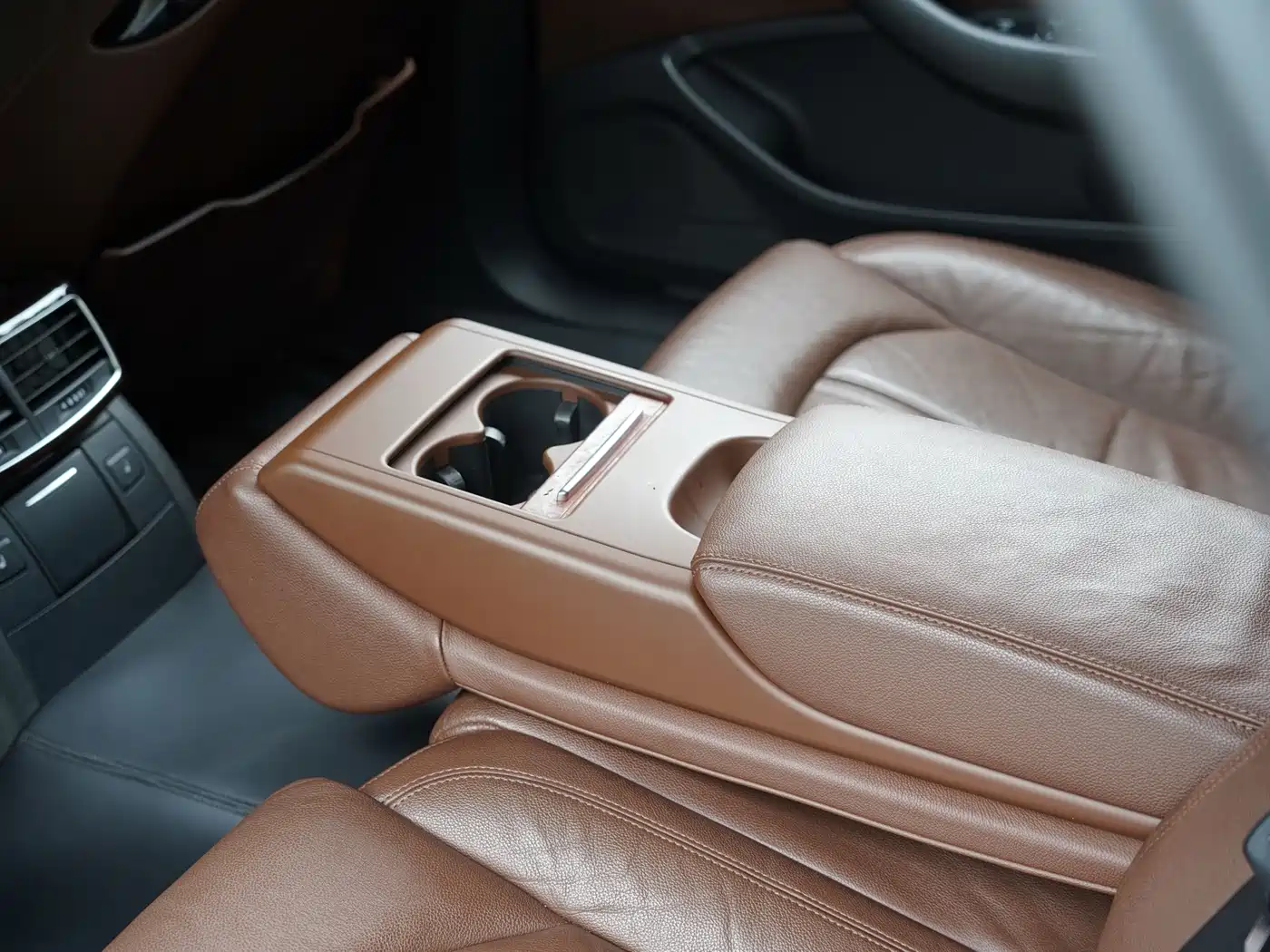 Фото 24 - Audi A8