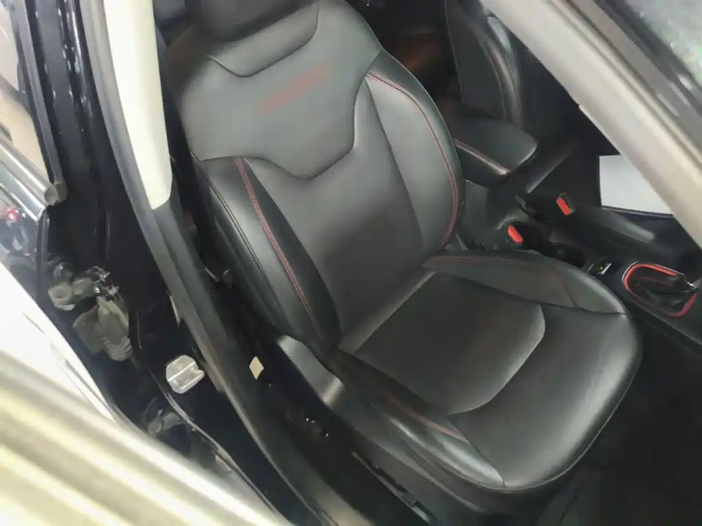 Фото 25 - Jeep Compass