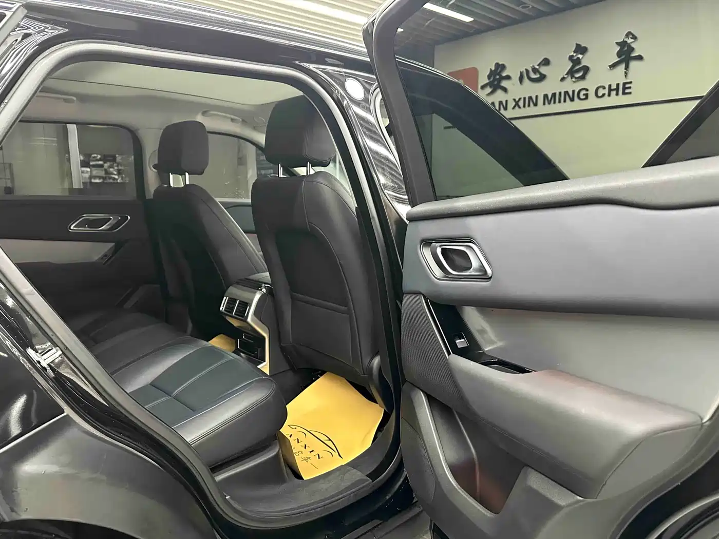 Land Rover Range Rover Velar 2024 S фото 11