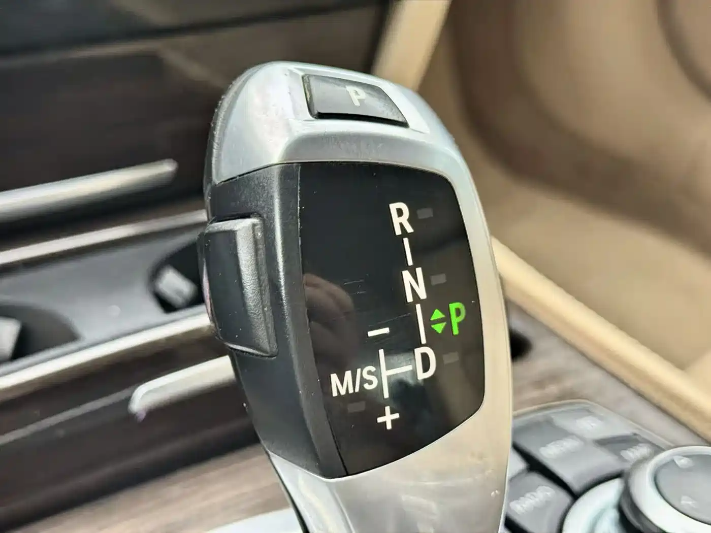 BMW 7 Series 2009 Model 740Li Leading Edition фото 18