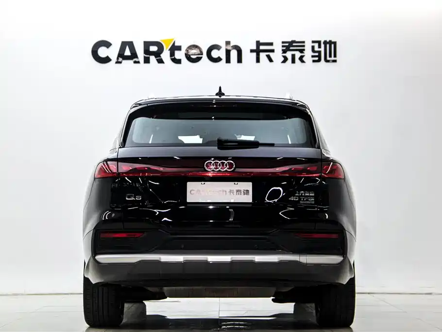 AUDI Q6