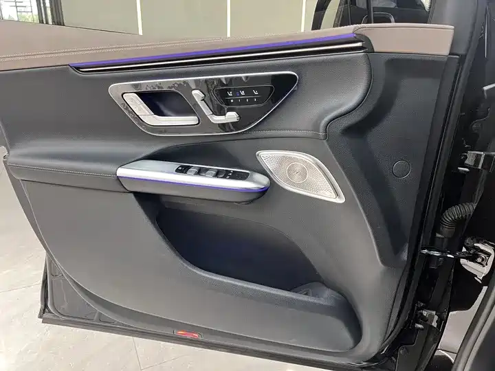 MERCEDES-BENZ EQE SUV