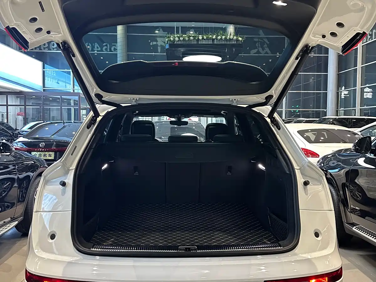 Audi Q5L 2024 Model 40 TFSI Luxury Dynamic фото 18