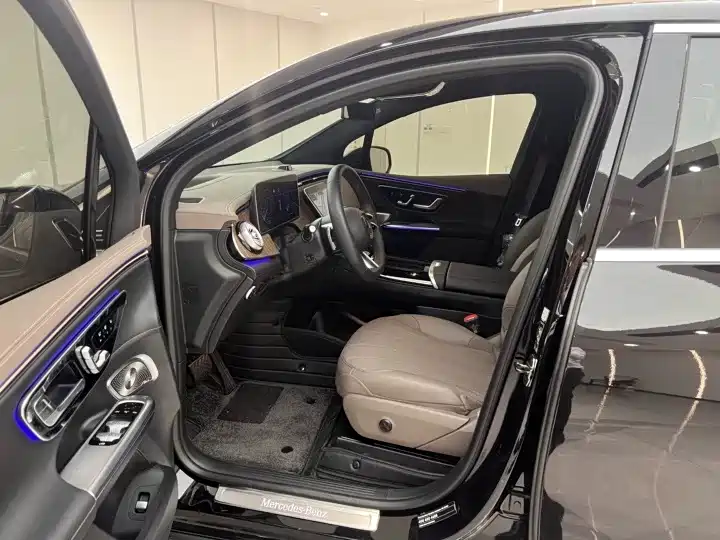 MERCEDES-BENZ EQE SUV