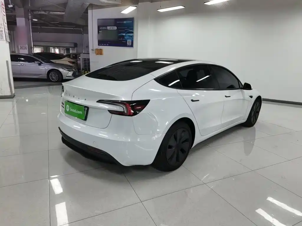 Tesla Model 3 2026 2025 Model Year Facelift Rear-Wheel Drive