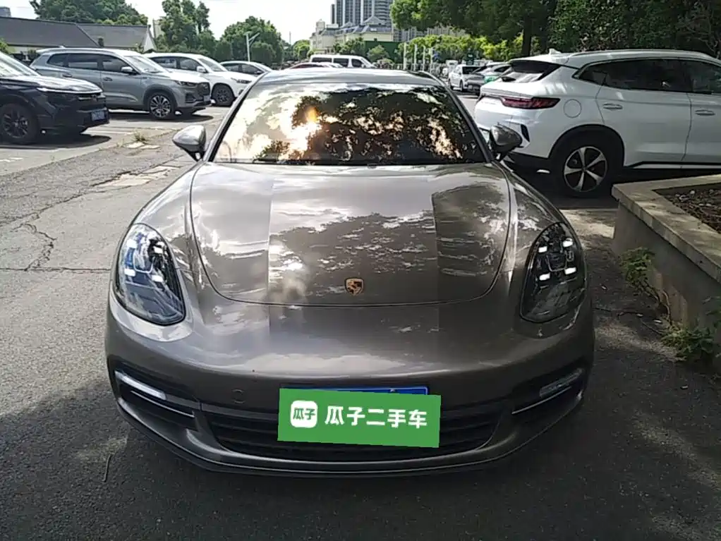Photo 3 - Porsche Panamera
