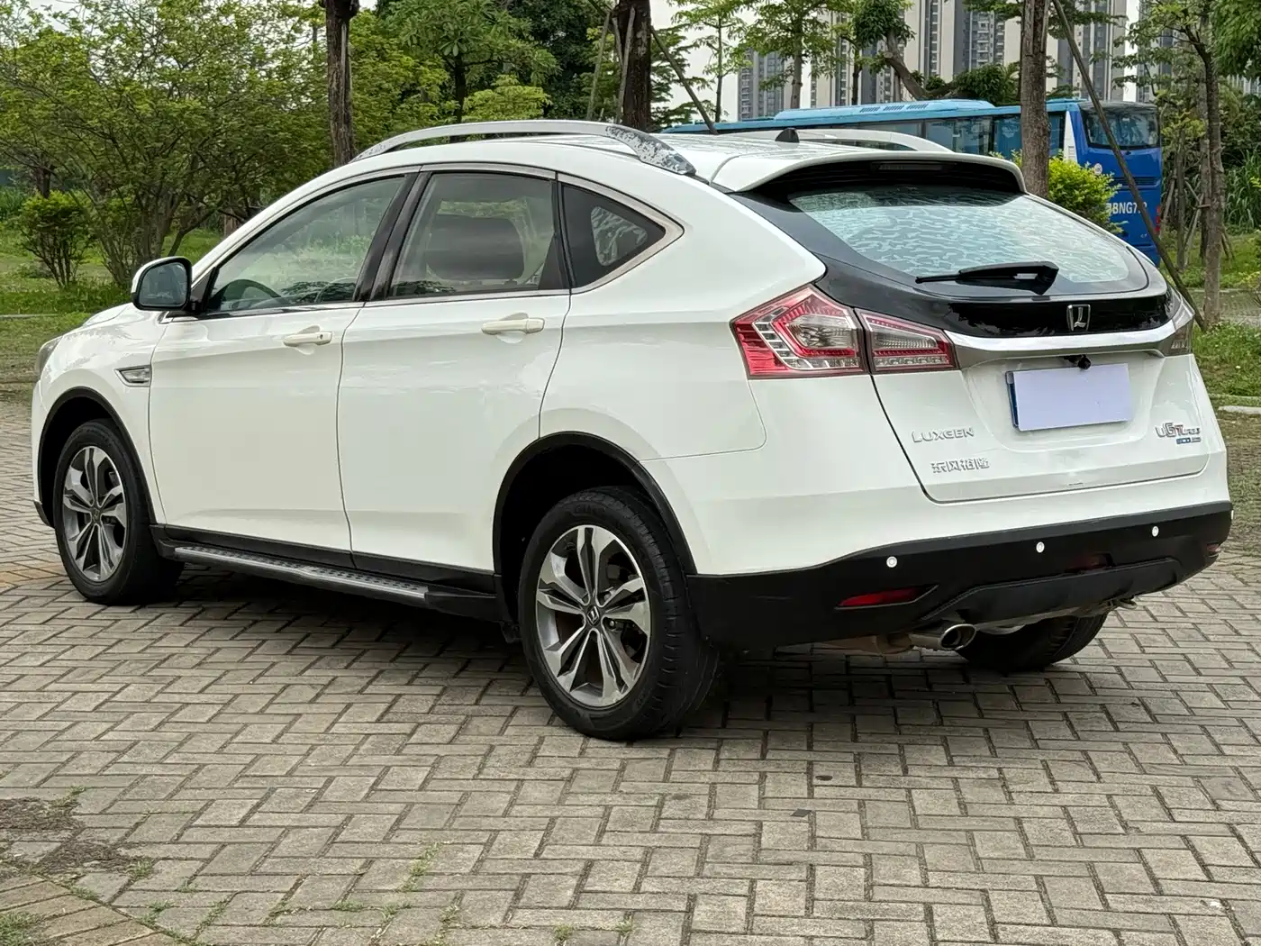 LUXGEN EXCELLENT 6 SUV
