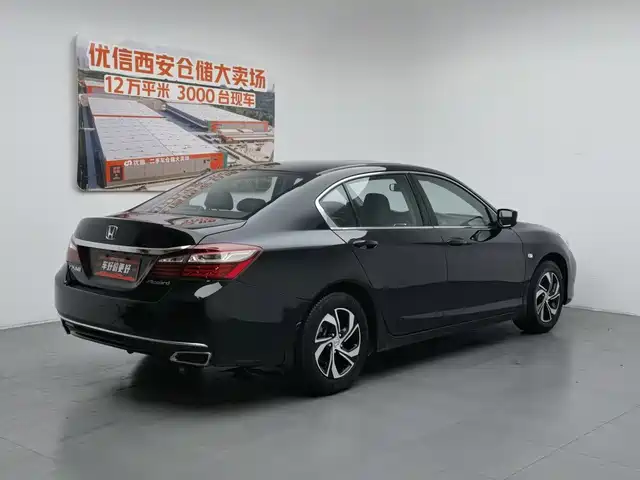 Honda Accord 2016 2.0L Elite Edition — фото 2